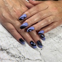 Semi-permanent ongles bleus et noirs