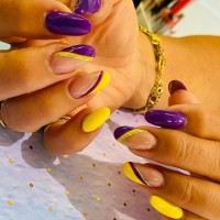 Ongles gel violet et jaune