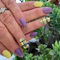 Semi-permanent ongles jaunes et violets