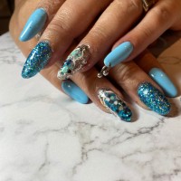 Rallongement ongles bleus + bijou