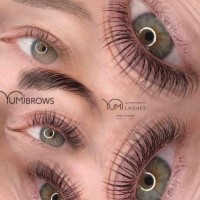 Yumi brows & Lashes femme yeux verts